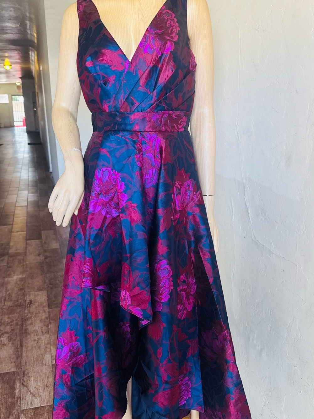 Carmen Marc Valvo Infusion Metallic Floral Jacquard High-Low Evening Gown M